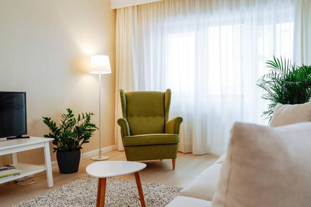 Elegant Vibes Apartment Next To Obor Market ブカレスト エクステリア 写真